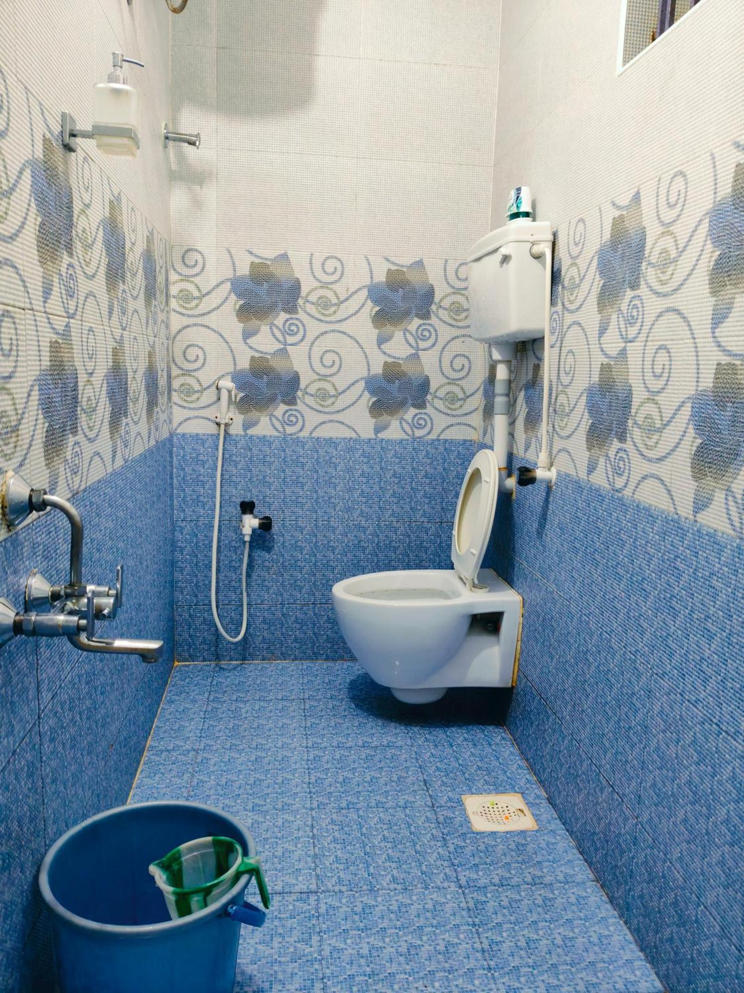 With Private Entrance, Behind Dlf And Near L&t, Rmz It Park And Close To Srmc & Miot Hospital Apartment *