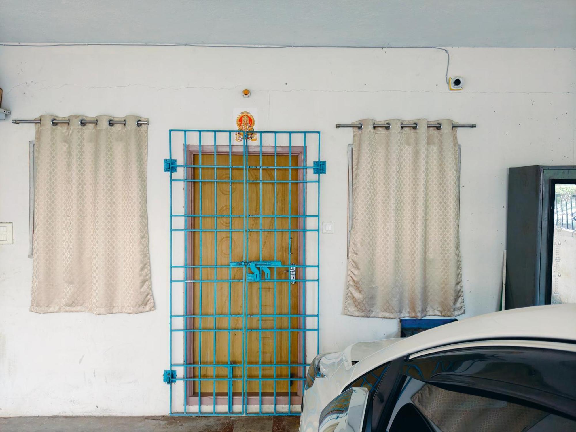 With Private Entrance, Behind Dlf And Near L&t, Rmz It Park And Close To Srmc & Miot Hospital Apartment