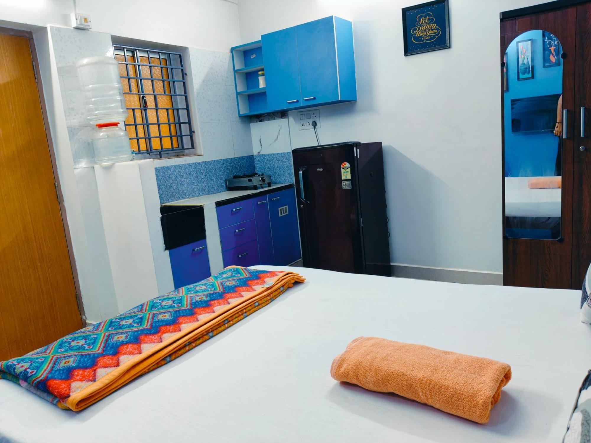 Apartment With Private Entrance, Behind Dlf And Near L&t, Rmz It Park And Close To Srmc & Miot Hospital