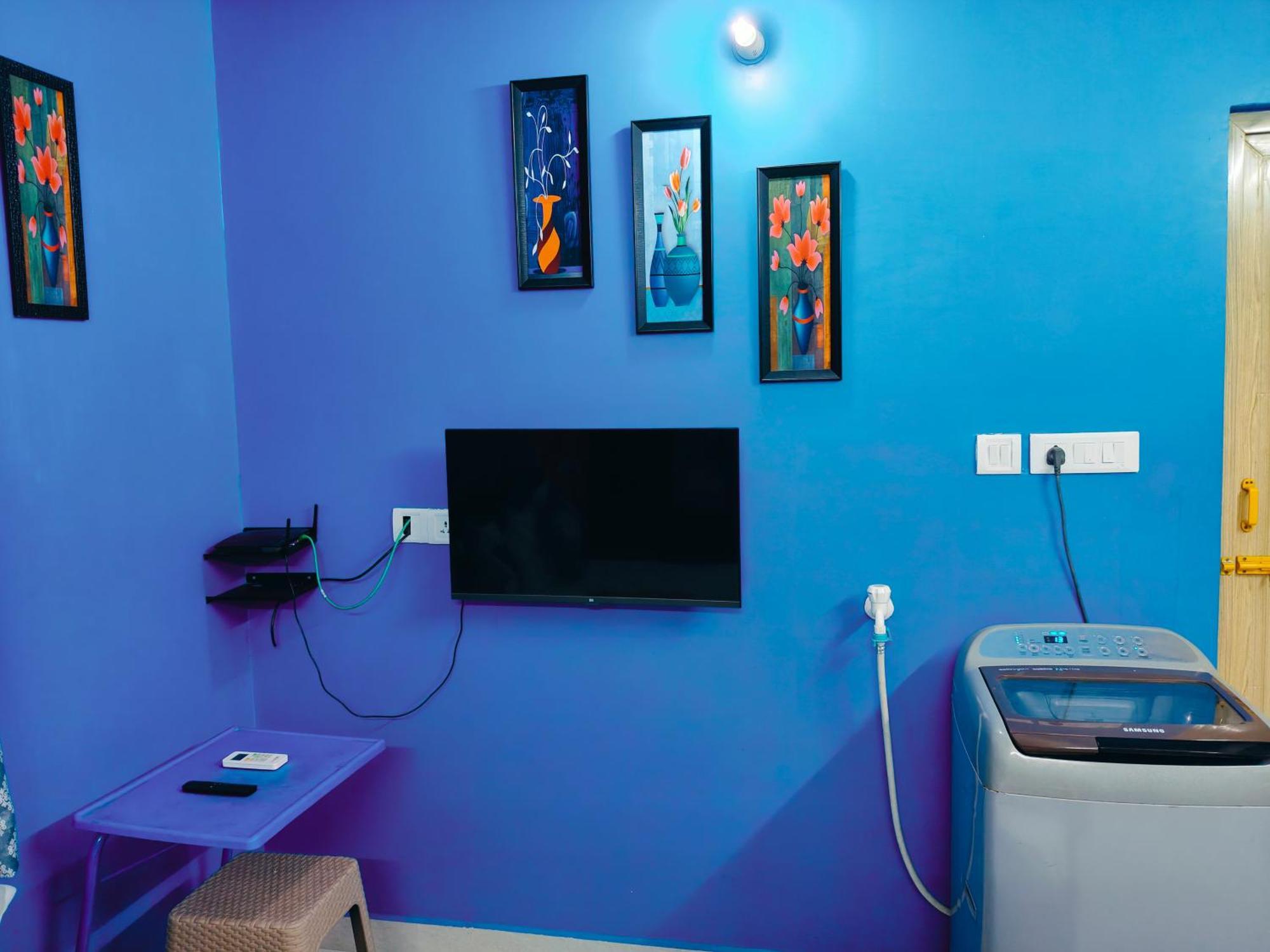 With Private Entrance, Behind Dlf And Near L&t, Rmz It Park And Close To Srmc & Miot Hospital Apartment *