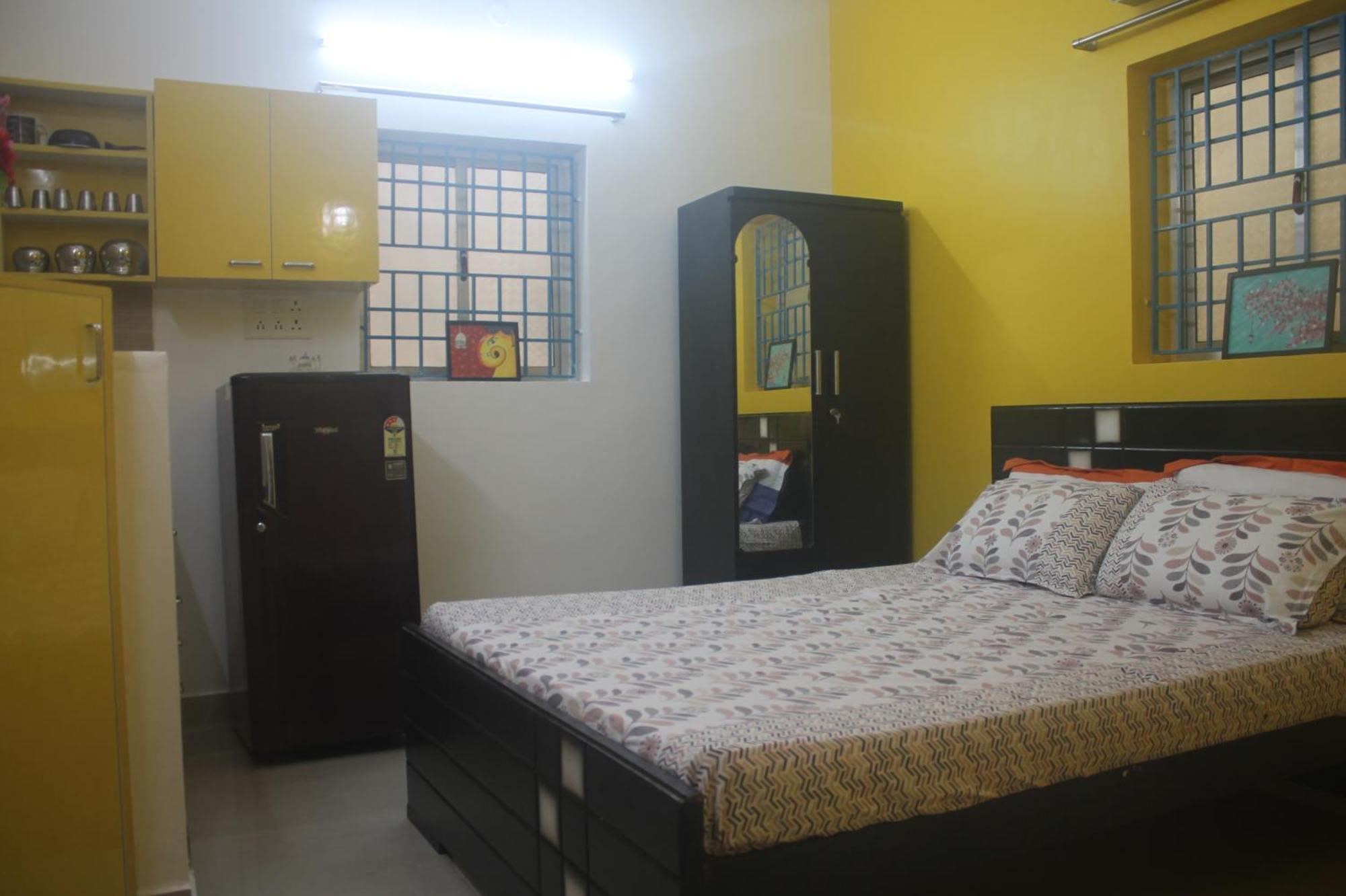 With Private Entrance, Behind Dlf And Near L&t, Rmz It Park And Close To Srmc & Miot Hospital Apartment *