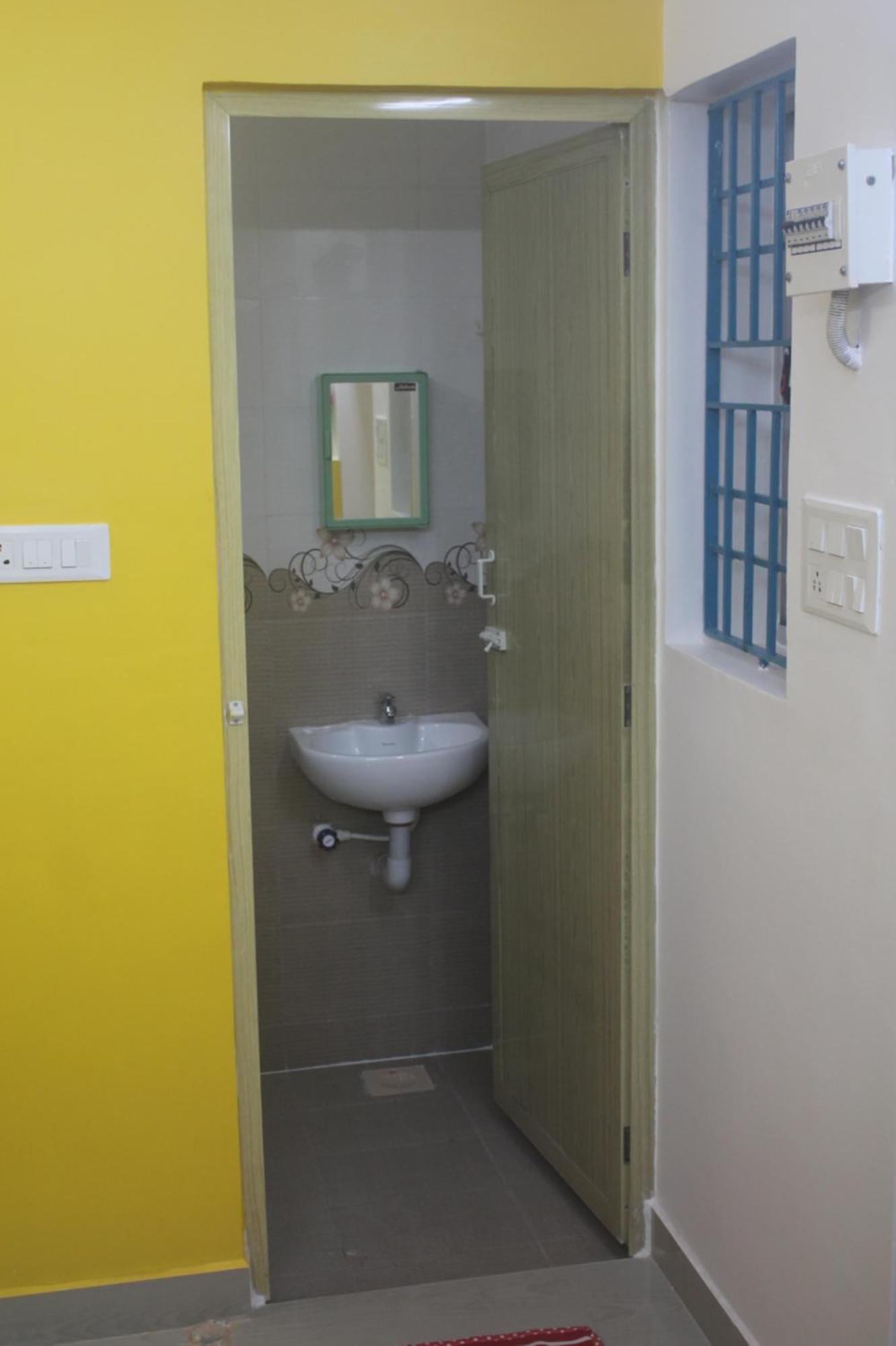 With Private Entrance, Behind Dlf And Near L&t, Rmz It Park And Close To Srmc & Miot Hospital Apartment Chennai