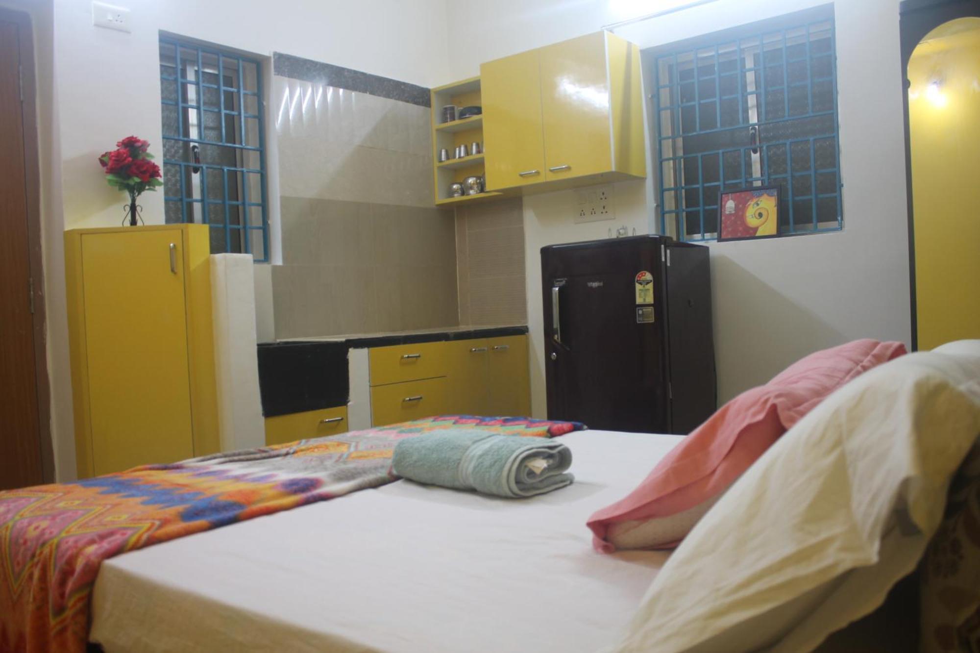 With Private Entrance, Behind Dlf And Near L&t, Rmz It Park And Close To Srmc & Miot Hospital Apartment